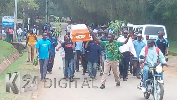 Carrying caskets on their shoulders while walking on foot, the Kakamega coffin makers traversed the town, hoping to capture the attention of their “saboteurs”. [PHOTO | K24 DIGITAL]