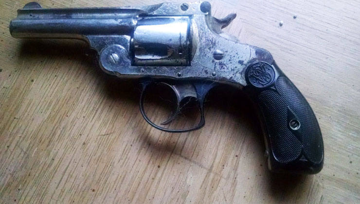 Police in Shinyalu, Kakamega County on Thursday morning found a revolver gun wrapped in a men’s underwear and abandoned near Isiukhu bridge. [PHOTO | K24 DIGITAL]