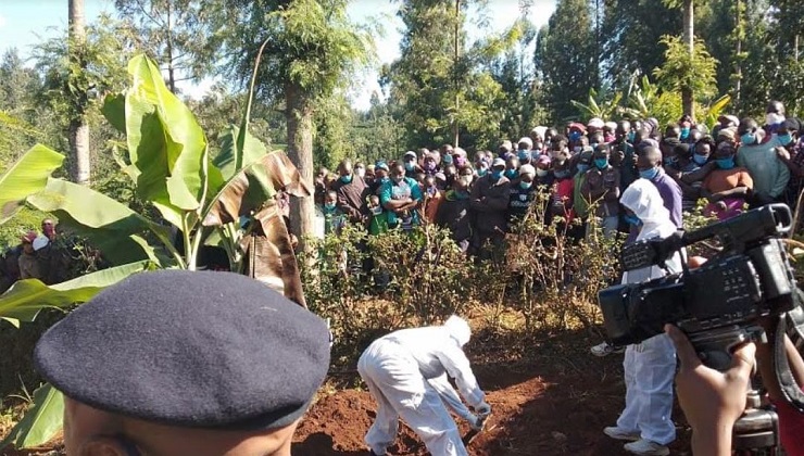 After obtaining a court order, police on Friday morning (June 26) exhumed the grave and removed the charred remains of a female human being. [PHOTO: GITHINJI MWANGI | K24 DIGITAL]