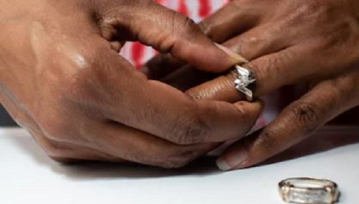 A couple exchanging wedding vows. PHOTO/Pexels