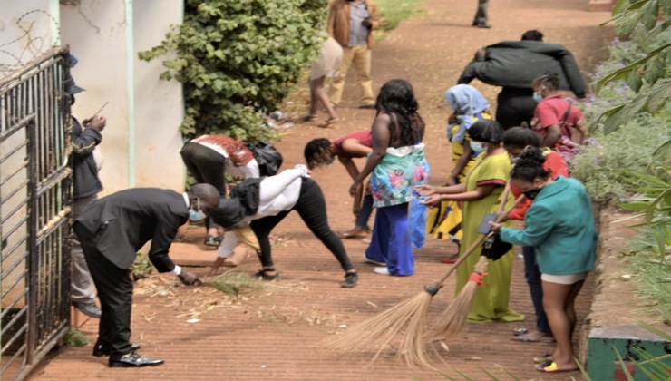 Nairobians who flouted COVID rules ordered to clean Marikiti, Muthurwa and Nairobi River for one week