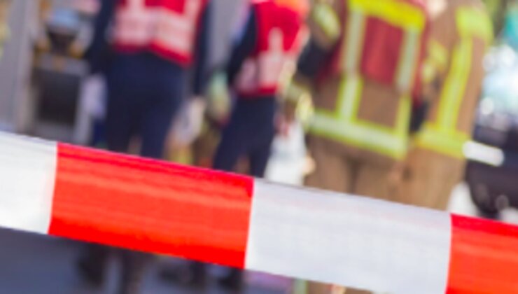 6 die after lorry ploughs into them, 7 others critically injured