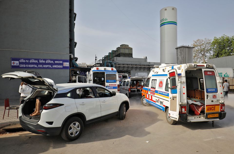 Patients are seen inside ambulances while waiting to enter a COVID-19 hospital for treatment, amidst the spread of the coronavirus disease (COVID-19) in Ahmedabad, India, April 22, 2021. REUTERS/Amit Dave