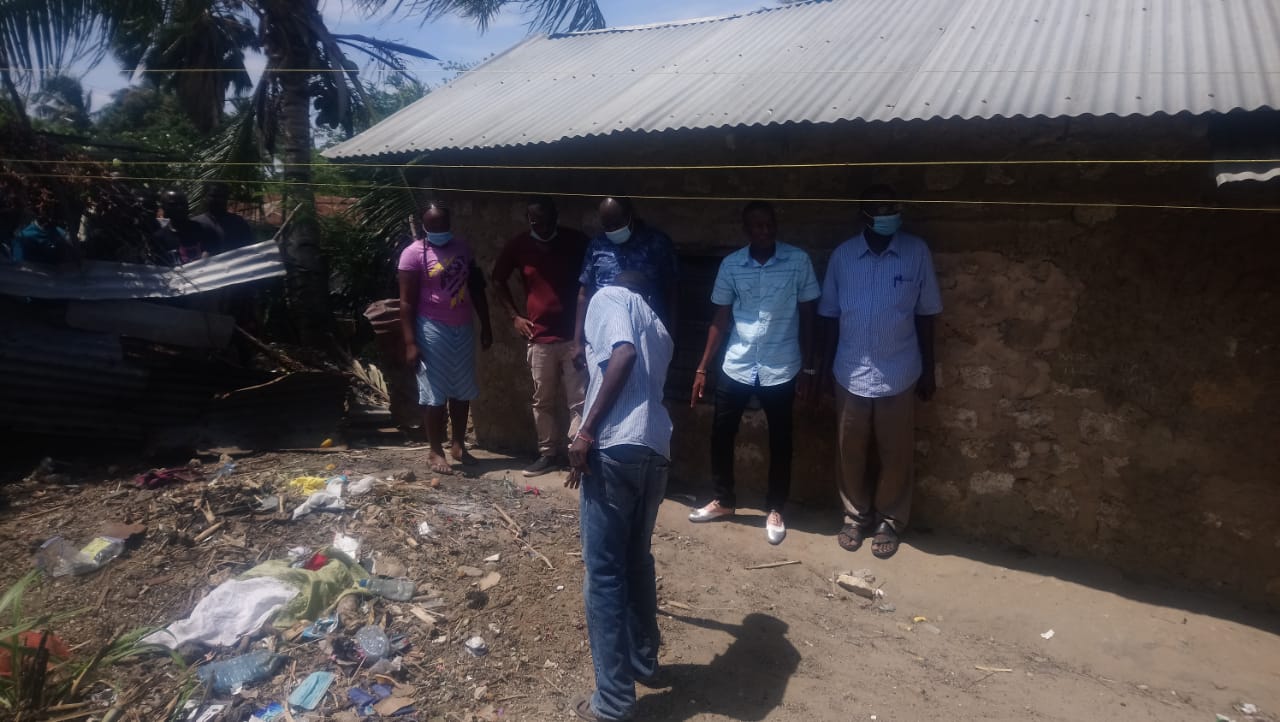 Drama in Mtwapa as police officer spotted shooting man dead before using knife to dislodge the killer bullet
