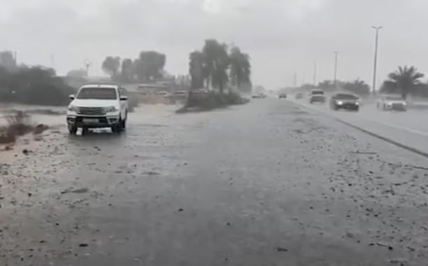 Dubai makes fake rain to combat high temperatures