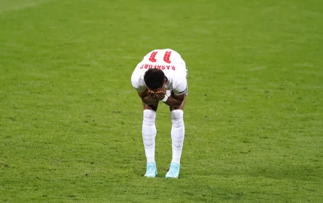 Rashford apologizes for missing penalty: ‘But I will never apologize for who I am’
