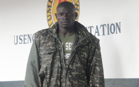 Vengeful Kenyans arrest uniformed Ugandan cop during curfew hours, hands him over to authorities after night scuffle