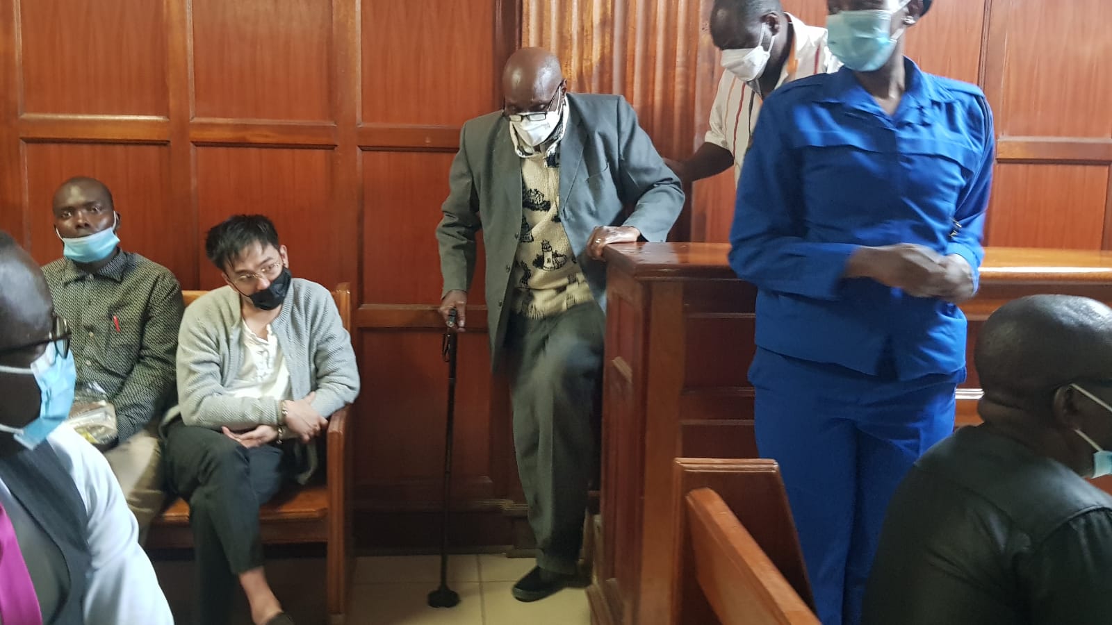 69-year-old witness throws heavy blows at lawyer, leaves him hospitalised for asking many questions during cross-examination session in court