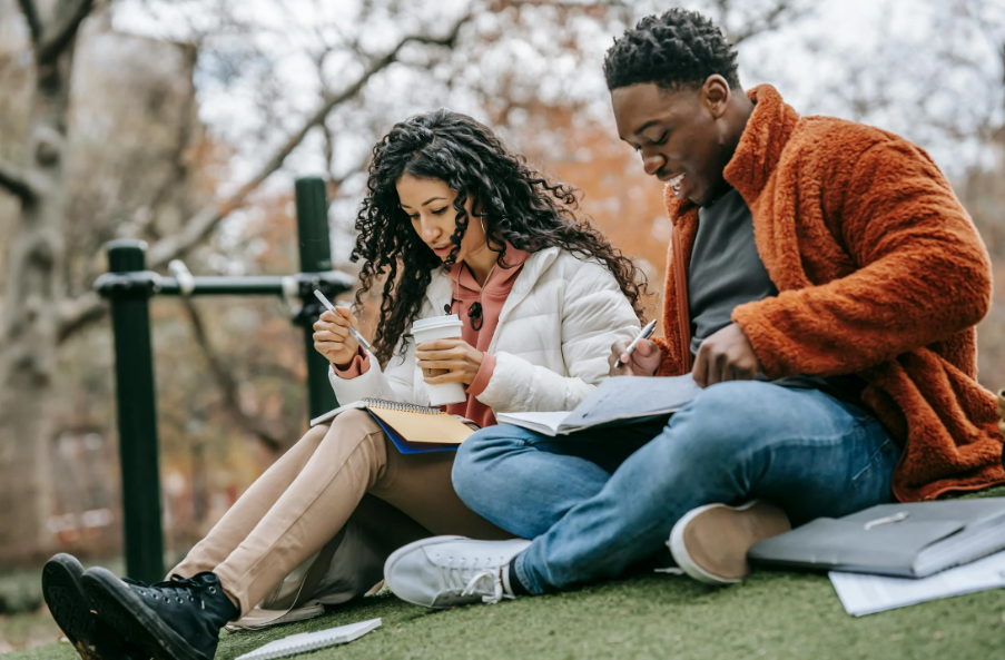 Friends having a chat. PHOTO/Pexels