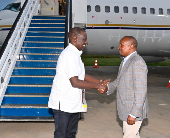 President William Ruto being received into the country by Interior CS Kithure Kindiki after a state visit to US