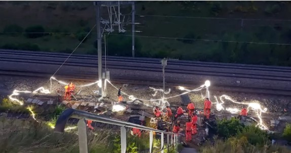 Engineers worked to repair damaged cables through the night. PHOTO/SNCF