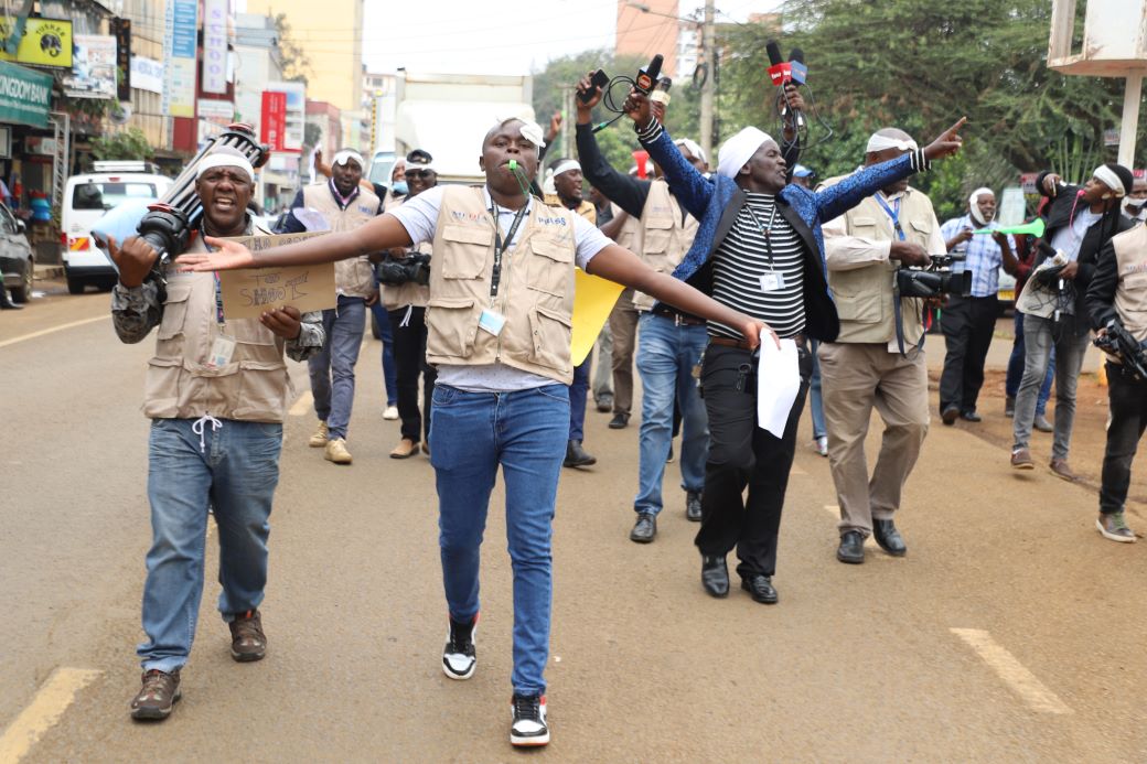 Kiambu journalists protest within Kiambu Town in solidarity with shot Nakuru-based Kameme TV reporter Wanjeri Wa Kariuki. PHOTOT/Mathew Ndung'u