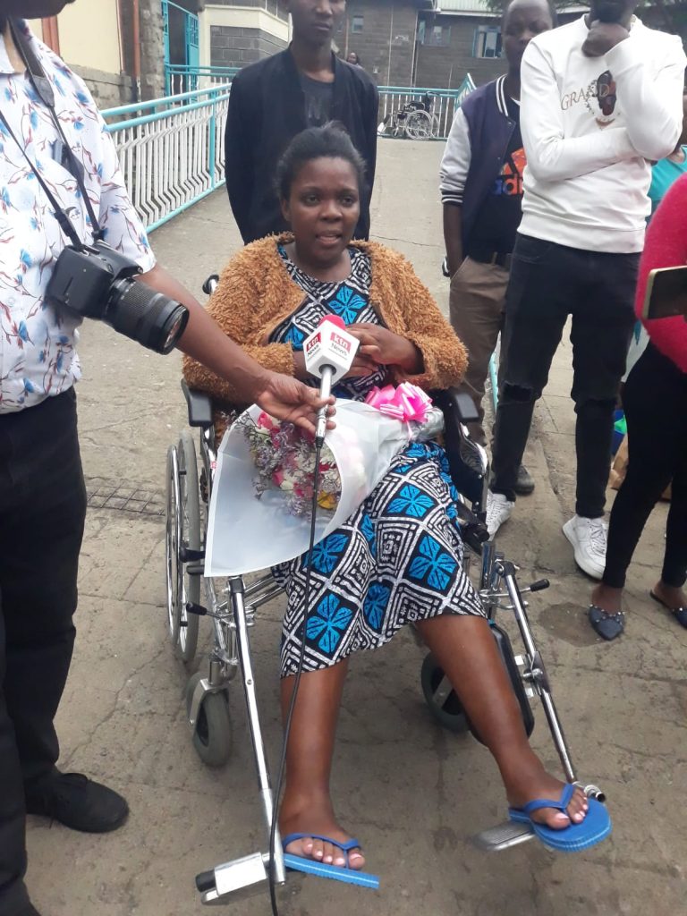 Kameme TV reporter Catherine Wanjeri speaking to journalistrs after hospital discharge. PHOTO/Elijah Cherutich