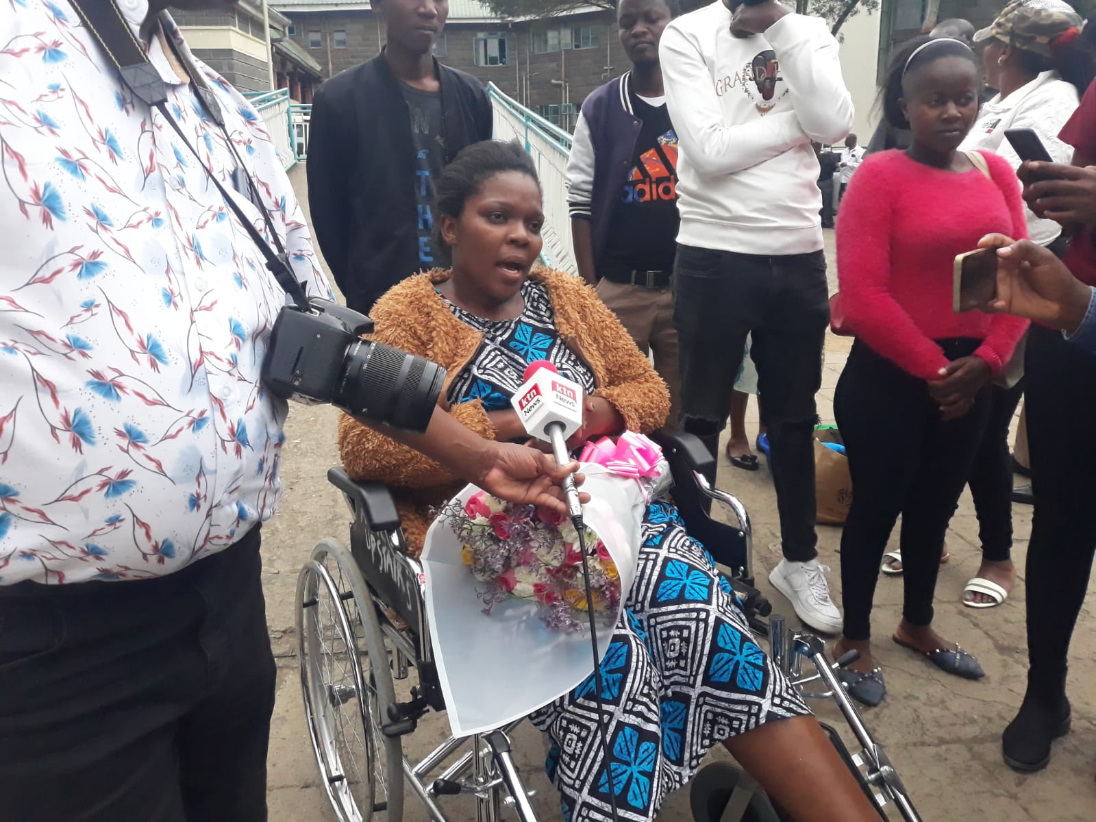 Kameme TV reporter Catherine Wanjeri speaking to journalists after hospital discharge. PHOTO/Elijah Cherutich