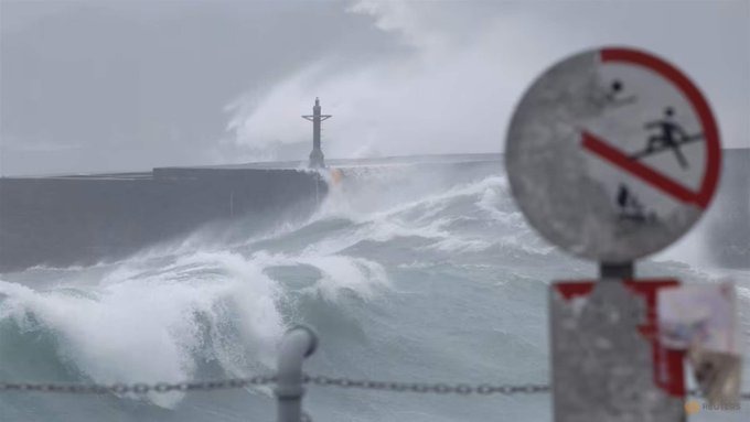 Strong storm along the Taiwan coastal line on Thursday July 25, 2024. PHOTO/@LBCI_EN