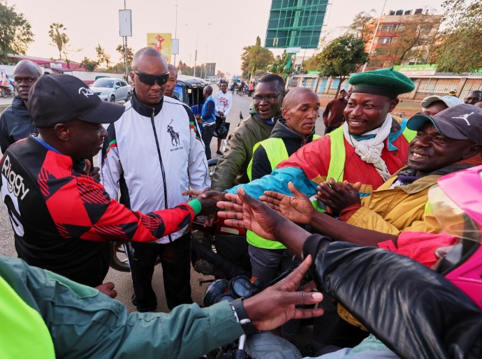 Deputy President Rigathi Gachagua randomly chatting and greeting Kisumu boda boda riders on Thursday, August 29, 2024. PHOTO/@rigathi/X