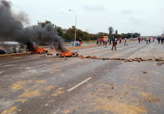 Juja residents close Thika Road over hyena killings. PHOTO/Oliver Musembi