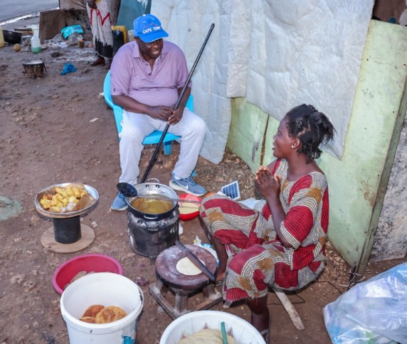 Deputy President Rigathi Gachagua meeting with Mombasa vendor Asha Chengo on Thursday, September 5, 2024. PHOTO/@rigathi/X