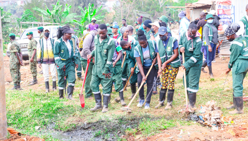 The youth cleaning part of Korogocho on Thursday, September 12, 2024. PHOTO/@Environment_Ke/X