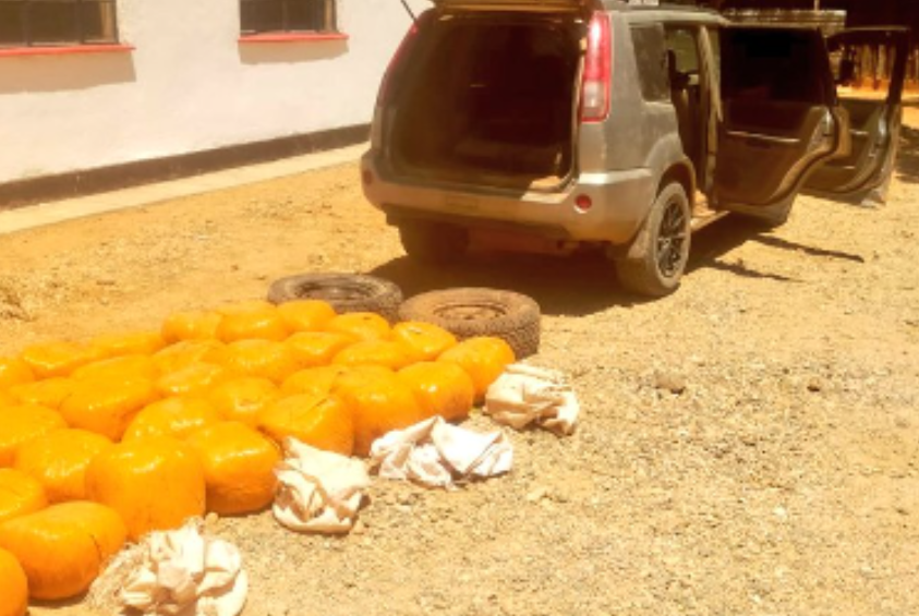 The bales of bhang and vehincle impounded by the authorities. PHOTO/@DCI_Kenya/X