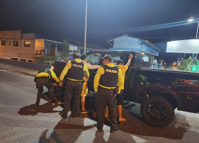 Police officers in Ecuador conduct a search during a traffic stop. PHOTO/@PoliciaEcuador/X