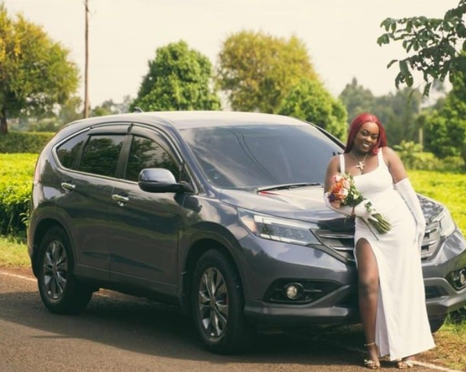 Maandy poses in her newly acquired SUV. PHOTO/@maandygram/Instagram
