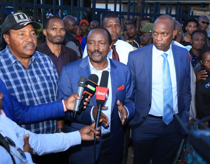 Opposition leaders Kalonzo Musyoka, and Secretary-General Jubilee Party Jeremiah Kioni speaking to the media outside Muthaiga Police Station on Thursday, November 28, 2024 to demand for Benson Ndeta's release. PHOTO/@skmusyoka/X
