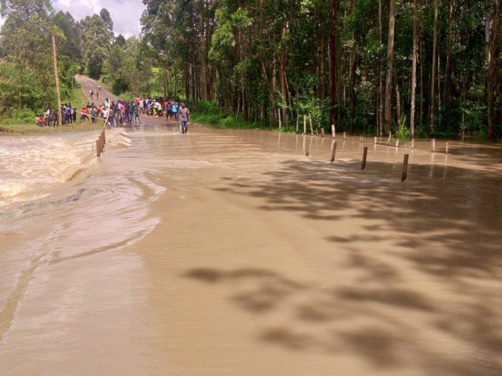 Residents seeking refuge along the highway after River Nyando broke its banks