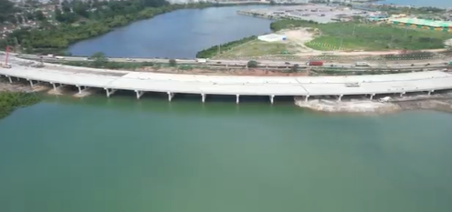 A section of Makupa Bridge in Mombasa. PHOTO/Screengrab by K24 Digital/@KeNHAKenya/X