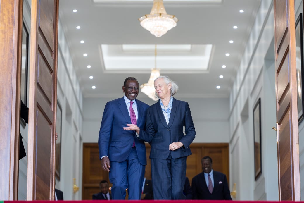 President William Ruto and outgoing US Ambassador to Kenya Meg Whitman at State House, Nairobi on Tuesday November 19, 2024. PHOTO/PSCU