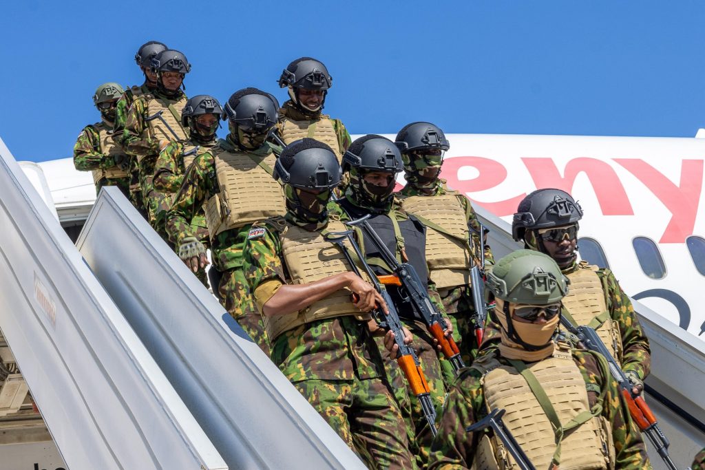 Kenyan police officers alighting from a plane in Haiti on Sunday January 19, 2025. PHOTO/@NPSOfficial_KE/X