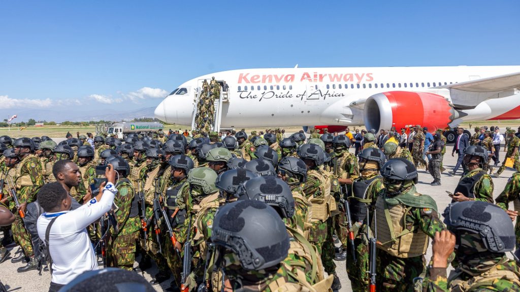 Kenyan police officers alighting from a plane in Haiti on Sunday January 19, 2025. PHOTO/@NPSOfficial_KE/X