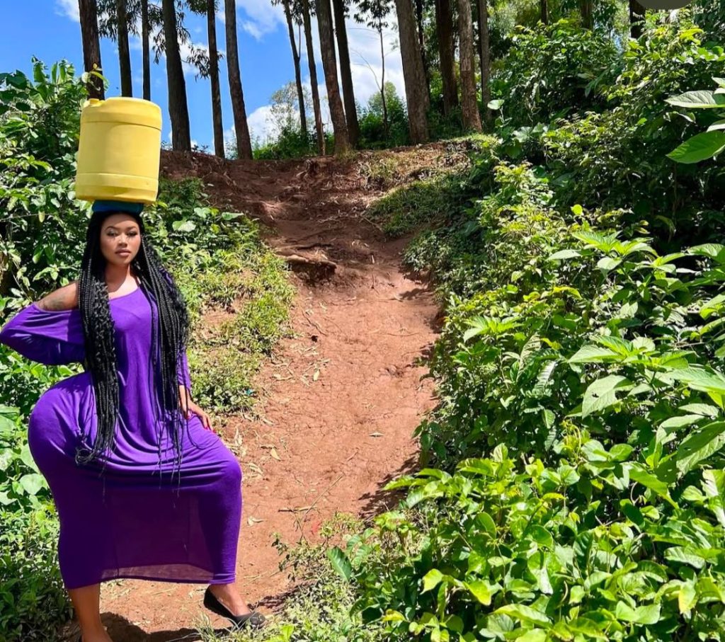 Kenyan socialite Vera Sidika carrying water up a hill. PHOTO/@queenveebosset/Instagram