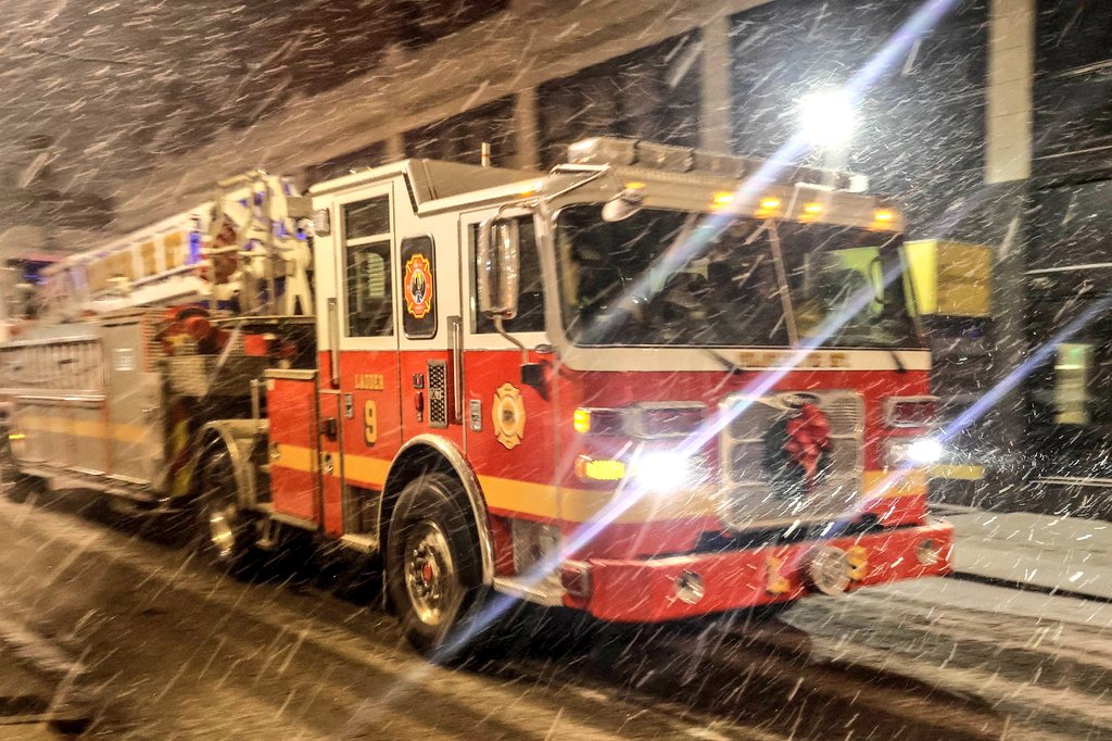 A Philladelphia fire truck rushes to contain a fire in the city. PHOTO/@PhillyFireDept/X