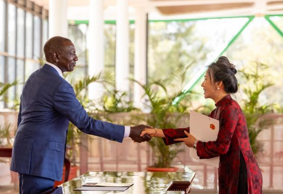 Ruto welcomes Vietnam envoy Madam Vu Thanh at State House in Nairobi on Wednesday, March 5, 2025. PHOTO/@WilliamsRuto/X