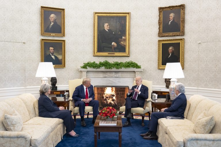 Gold everywhere: Trump transforms the Oval Office into a gilded gallery ...