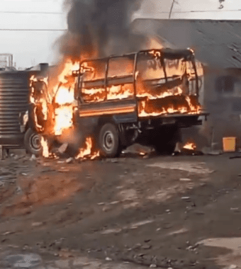 A police landcruiser on fire following the clashes in Majengo. PHOTO/Screengrab by K24 Digital