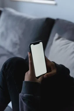A person holding a smartphone with blank screen. PHOTO/Pexels
