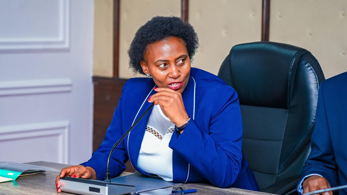Govt vows tougher enforcement on public smoking laws