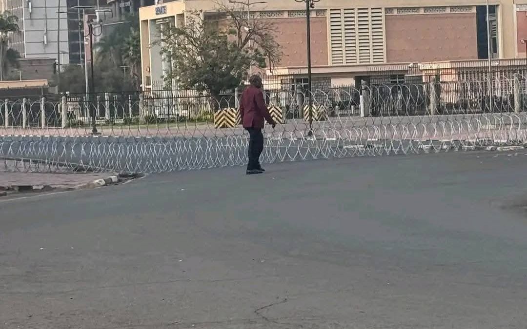 Police ring-fence Parliament with razor wire mesh