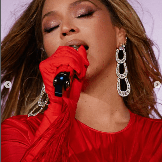Beyoncé abruptly halts show after terrifying stage mishap