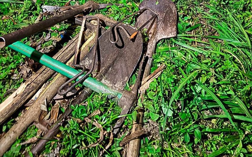 Some of the items recovered from the suspects arrested for copper cable vandalism along Mombasa Road on June 8, 2025. PHOTO/@NPSOfficial_KE/X