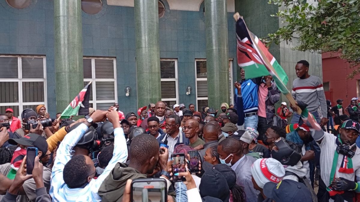 Govt lifts ban on live coverage of protests