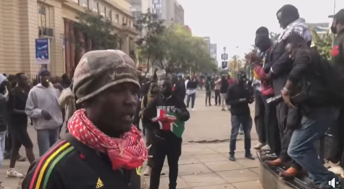 Protesters in CBD Nairobi. PHOTO/Screengrab by K24 Digital of Facebook video by MT Elgon Kenya.