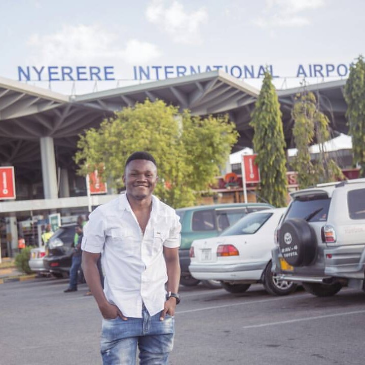 Mbosso speaks on reason he started crying after Queen Darleen hugged him