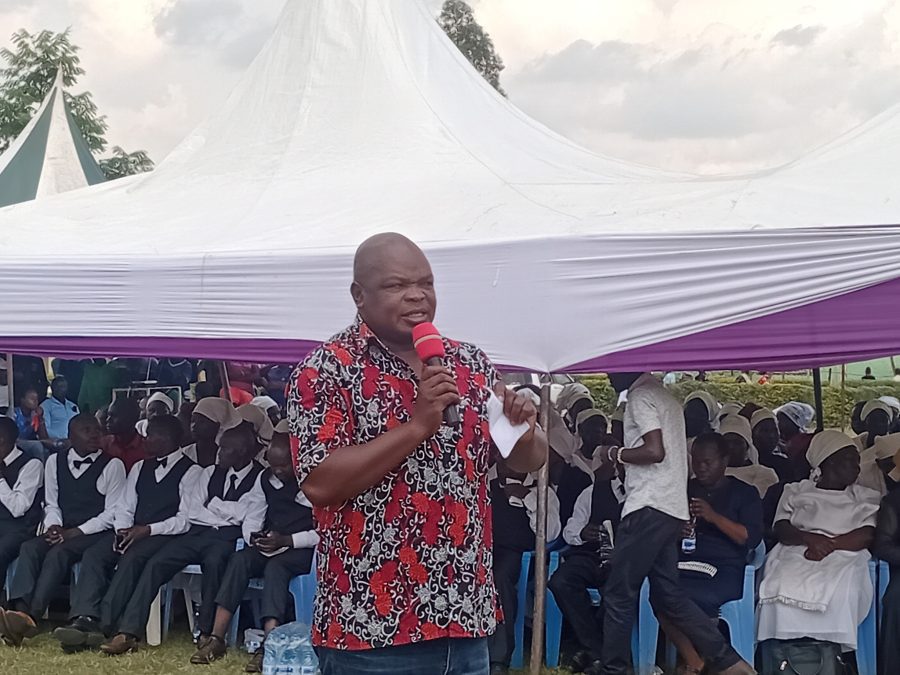 Kabuchai MP while addressing his constituents during a past event. PHOTO//https://www.facebook.com/photo.php?fbid=1318386233625533&set=pb.100063625064069.-2207520000&type=3