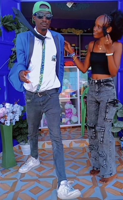 Kenyan statue man during his poses. PHOTO//https://web.facebook.com/photo/?fbid=1214328650152721&set=pcb.1214329796819273