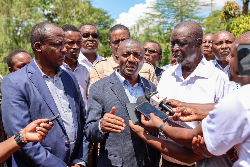 Makueni Senator Dan Maanzo speaking to the press. PHOTO/https://www.facebook.com/profile.php?id=100063795426405