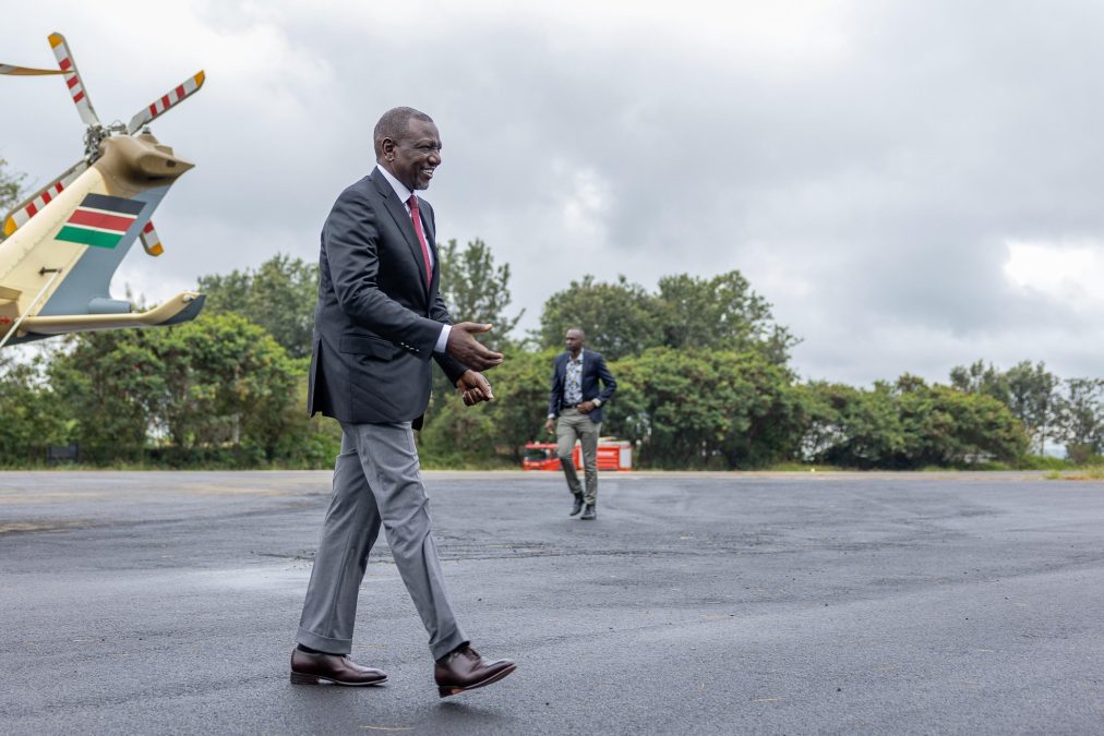 President William Ruto on Sunday joining worshippers and church leaders at St. Mark’s Teachers’ Training College, Kigari, Embu County. PHOTO/https://web.facebook.com/photo?fbid=1170590398205786&set=pcb.1170591278205698