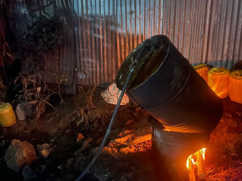 Kayole crackdown: Police destroy over 100 litres of illicit brew
